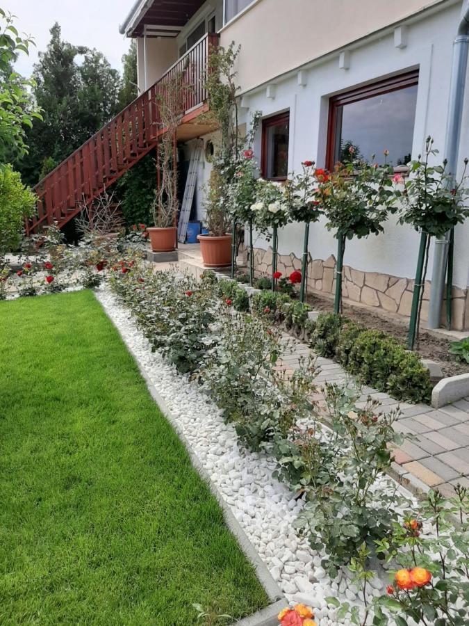 Rozsakert Vendeghaz Bed and Breakfast Szigliget Exteriör bild
