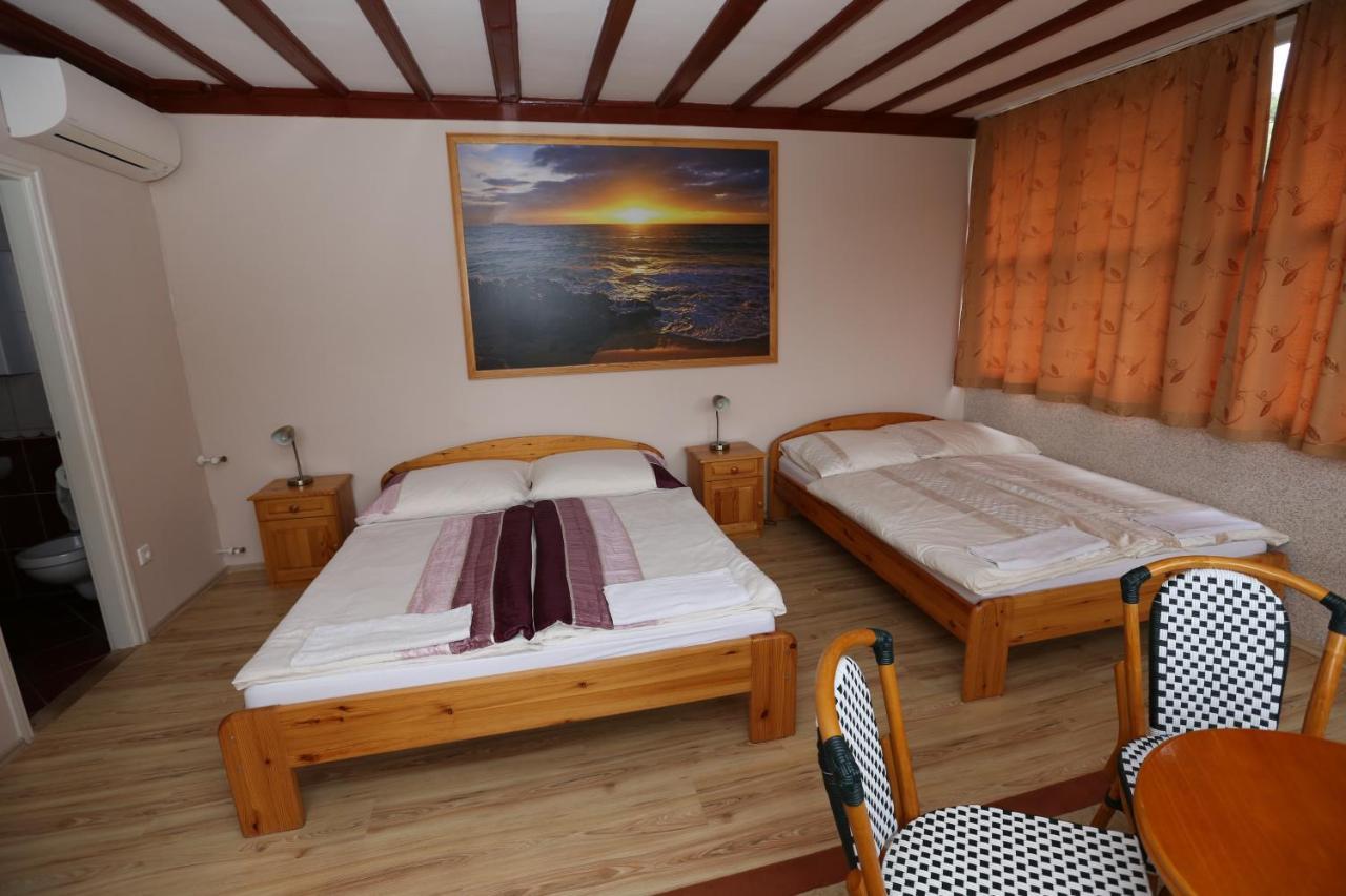 Rozsakert Vendeghaz Bed and Breakfast Szigliget Exteriör bild