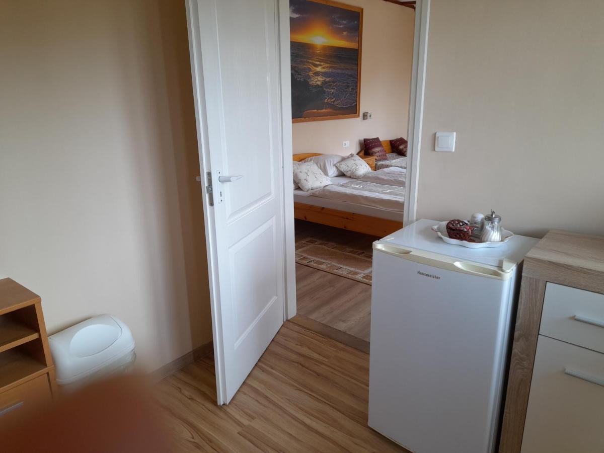 Rozsakert Vendeghaz Bed and Breakfast Szigliget Exteriör bild
