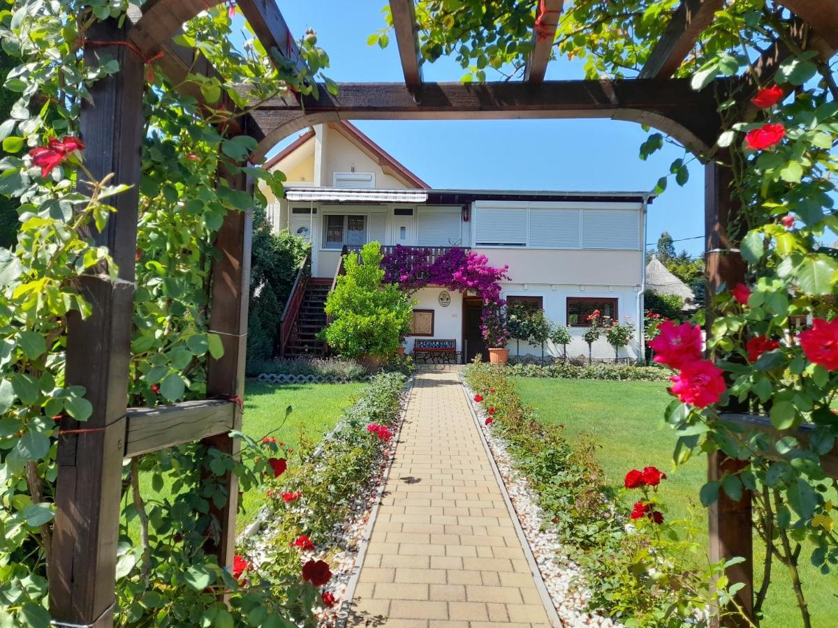 Rozsakert Vendeghaz Bed and Breakfast Szigliget Exteriör bild