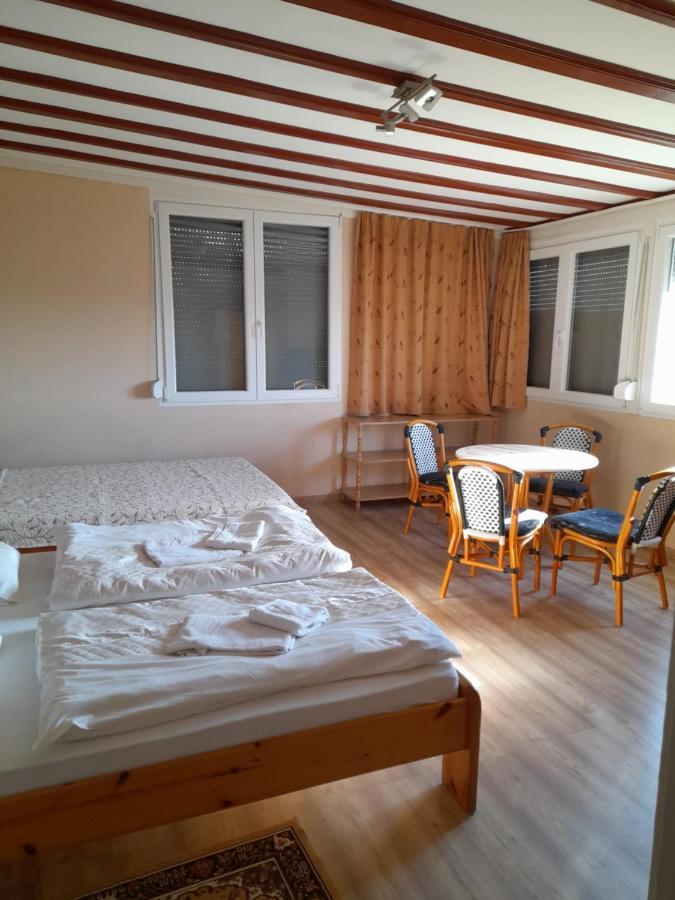 Rozsakert Vendeghaz Bed and Breakfast Szigliget Exteriör bild