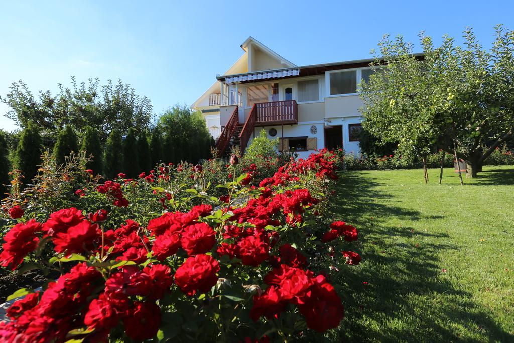 Rozsakert Vendeghaz Bed and Breakfast Szigliget Exteriör bild